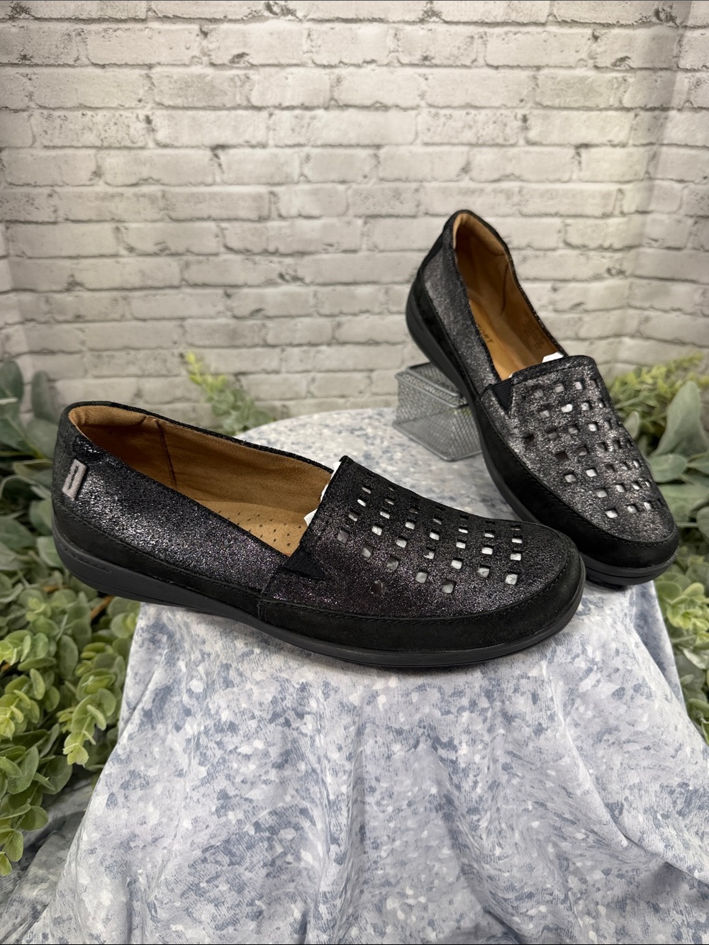ROCKPORT “Leland” Black Shimmer Perforated A-Line Casual Loafers WMS 9M 🖤 EUC